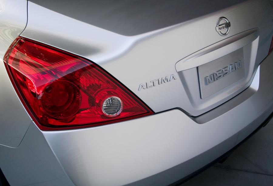Детали экстерьера Nissan Altima Coupe (U32) 2008 года  (фото 8 из 54)